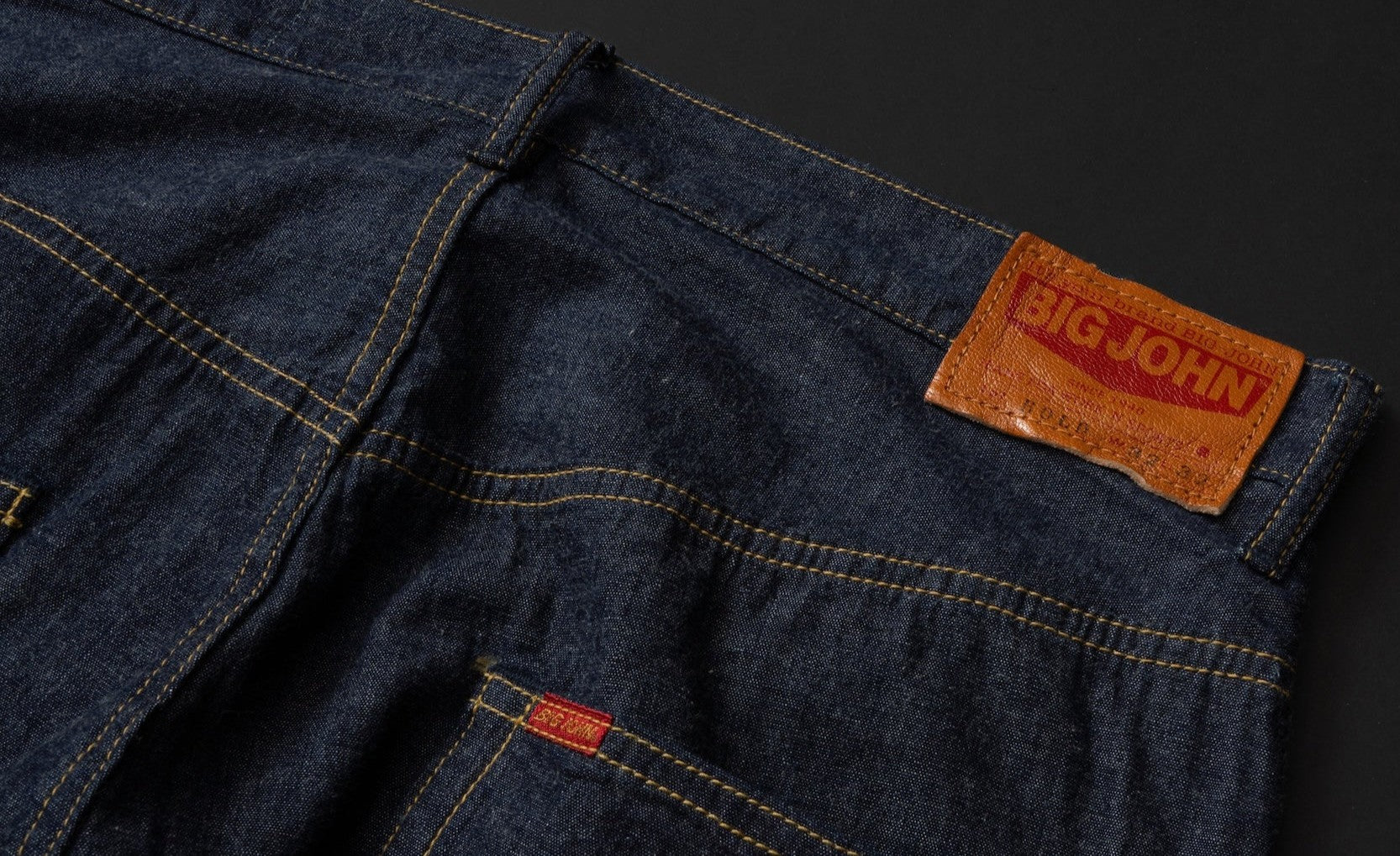 軽やかさと色落ち そのどちらも諦めない一本  BOLD 8oz selvedge Chambray/ WIDE FIT