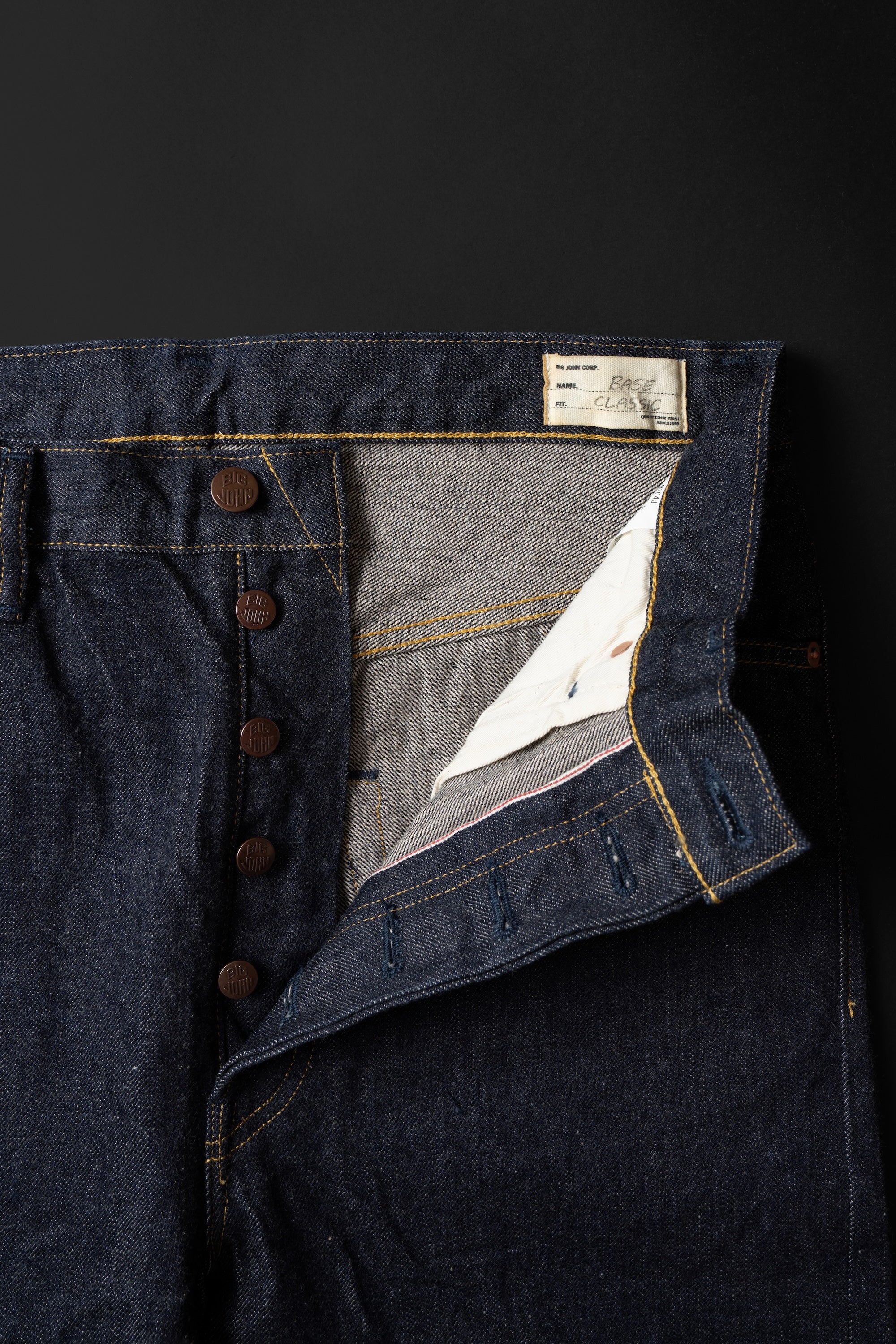 M104J (001) BASE (CLASSIC FIT)