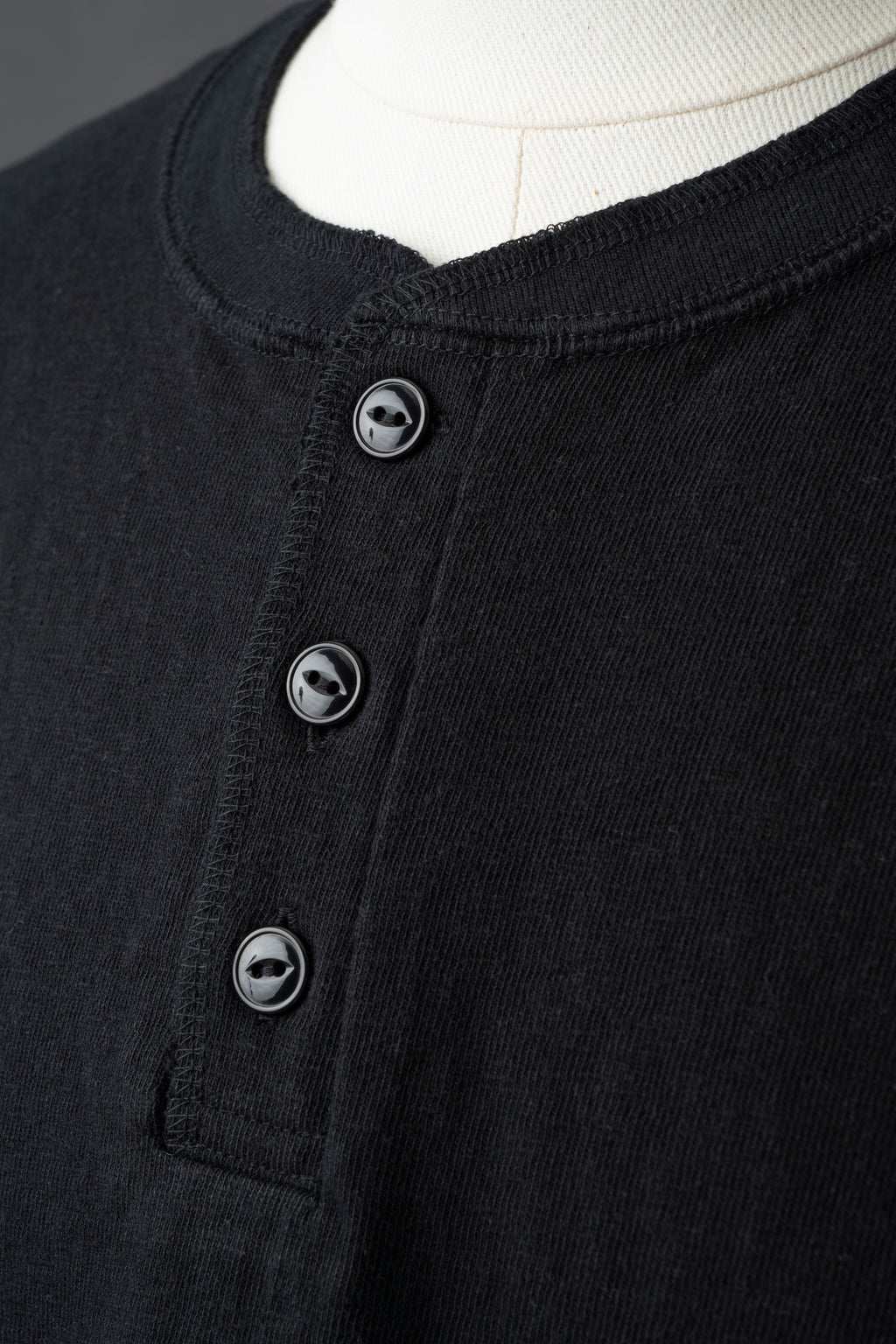 MTE014 (61) L/S HENLEY NECK T-SHIRT
