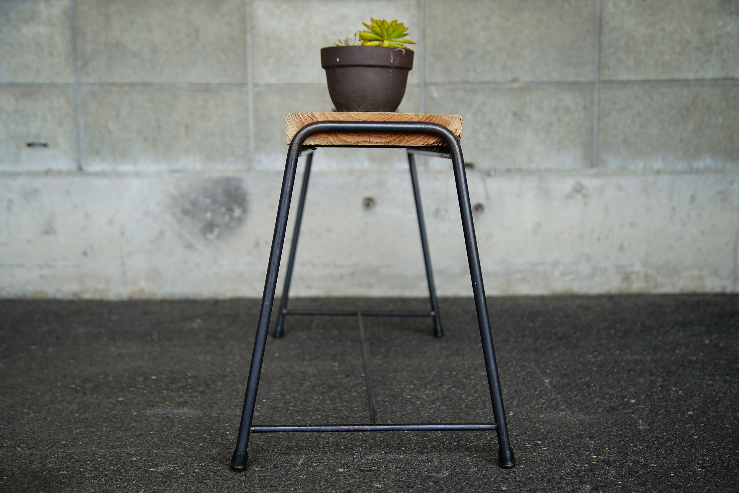 VBNC01 Iron Frame Garden Bench